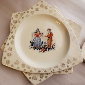 Vintage Tricorne by Salem. Dutch 22 carat gold. 4 lunch 1 appetizer plate.